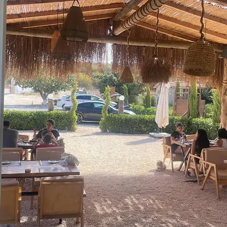 Ξενοδοχείο Ride And